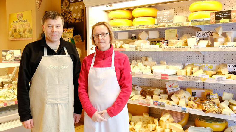 Anja und Danny Martin in ihrem Käsefachgeschäft auf dem Hahnemannsplatz.