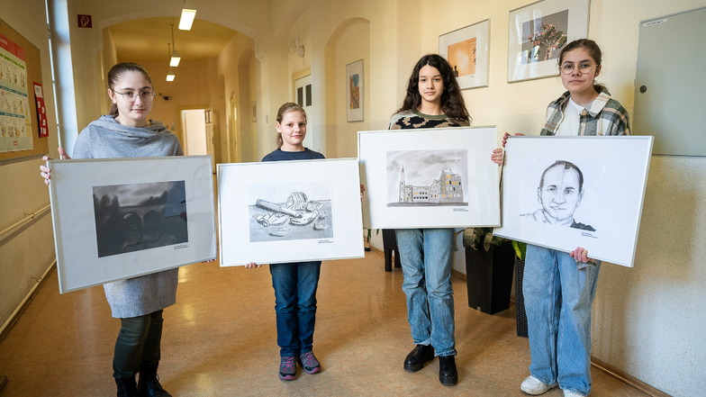 Auf Papier sind die Werke von Iman Davletmurzaeva, Lea Melina Lüdtke, Maria Howtvianytsia und Eliza Steblewska in der Schule ausgestellt. Entstanden sind sie derweil digital.