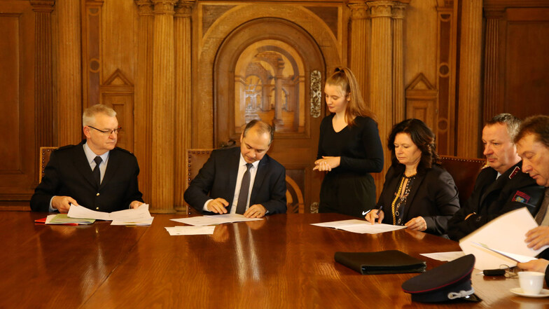 Oberbürgermeister Octavian Ursu unterschreibt am Donnerstag mit den Bürgermeistern und Wehrleitern der umliegenden Gemeinden einen Kooperationsvertrag.