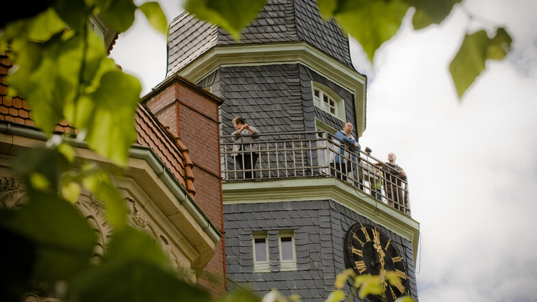 Vom Rathausturm wird sich den Besuchern des Großröhrsdorfer Stadtfestes am Wochenende ein fantastischer Blick eröffnen. Am Samstag ab 14 Uhr und Sonntag ab 10 Uhr werden geführte Turmbesichtigungen angeboten.