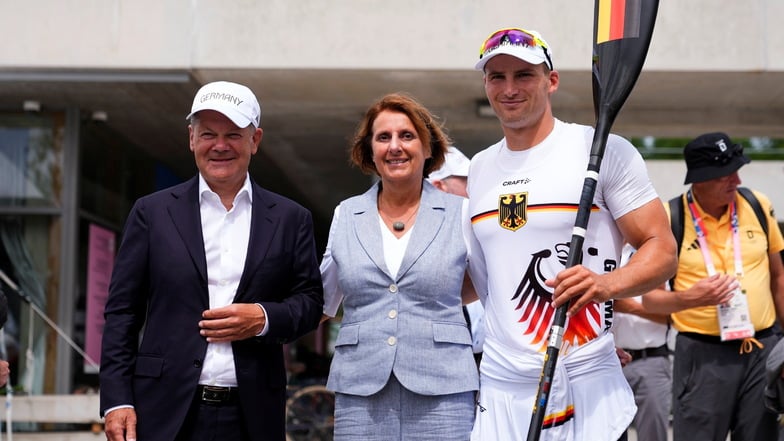 Tom Liebscher-Lucz hatte Bundeskanzler Olf Scholz und dessen Frau Britta Ernst an der Regatta-Strecke entdeckt und ging selbstbewusst mit einem konkreten Anliegen auf den Politiker zu.