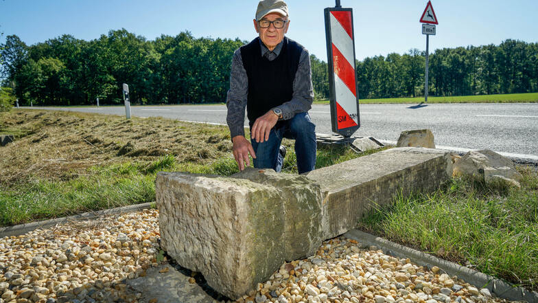 Jan Nuck hatte sich 2018 für die Restaurierung dieses sorbischen Denkmals, das zwischen Radibor und Großdubrau steht, eingesetzt. Nun ist er empört über die Zerstörung.
