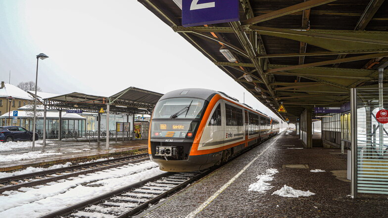 Die Züge der Länderbahn fuhren auf der Strecke zwischen Görlitz und Dresden am Mittwochabend mit Verspätung.