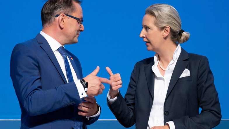 Die AfD-Vorsitzenden Alice Weidel und Tino Chrupalla geben sich oft weniger radikal als das Höcke-Lager. Doch da die Partei immer ostdeutscher und immer extremistischer wird, ist die Zukunft der beiden ungewiss.