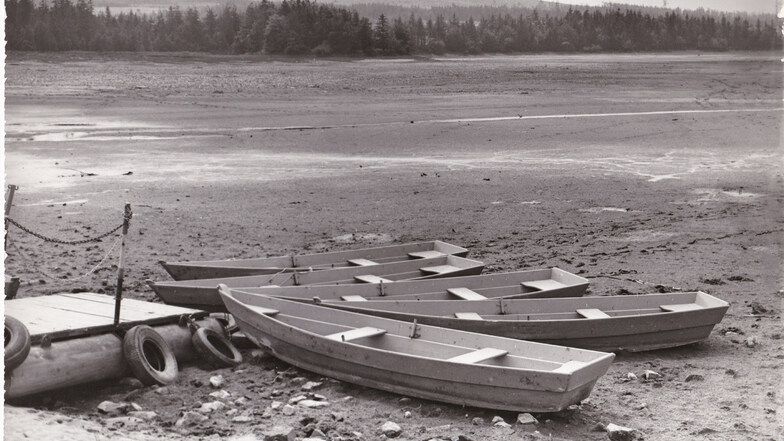 Im Sommer 1990 trocknete der große Galgenteich komplett aus. Die Ruderboote lagen auf dem Grund. Für den Bergbau bedeutete das wochenlangen Stillstand. Wenige Monate später endete der Zinnabbau in Altenberg für immer.