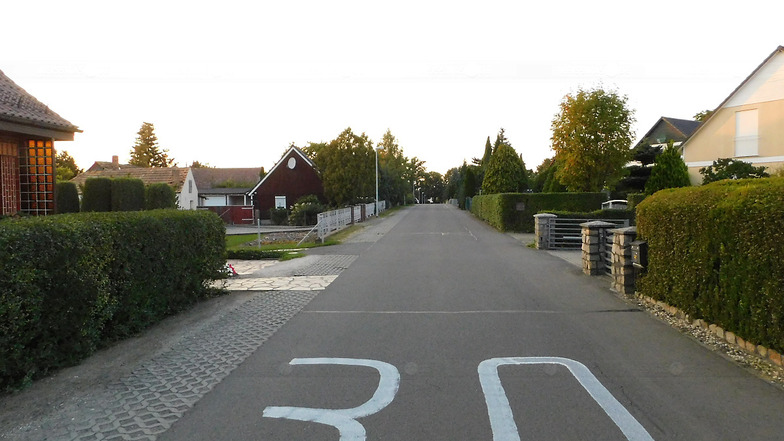 Mehrfach finden sich die Zahlen auf dem Krauschwitzer Weg und der Dorfstraße in Gablenz. Wer sie aufbrachte, ist unbekannt, wird auch nicht ermittelt.