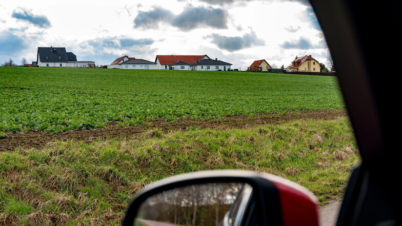 Auf etwa zwei Hektar Fläche könnten im Anschluss an ein bestehendes Wohngebiet in Haßlau noch einmal bis zu 24 weitere Eigenheime entstehen. Das Vorhaben ist jedoch umstritten.