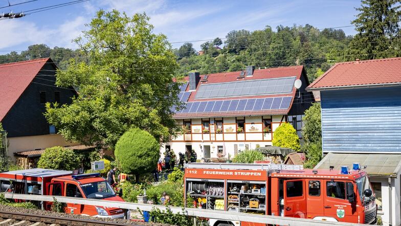 Schreck am Montagvormittag in Pötzscha: Die Bewohner blieben unverletzt, das Haus ist unbewohnbar.