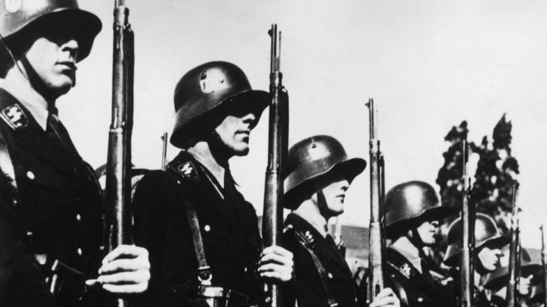 Groß, stark, überzeugte Nationalsozialisten: Die SS-Männer sollten Musterbeispiele für den "Arier" sein.
