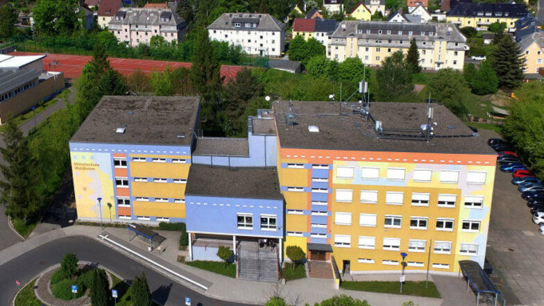 Hinter dem Zwischenbau mit dem Eingangsbereich soll der Anbau an Waldheims Oberschule entstehen.