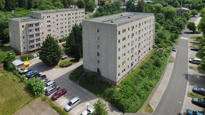 Pflege und barrierefreies Wohnen soll es einmal in den ehemaligen Studentenwohnheimen in Roßwein geben. Seit Montag liegt die Baugenehmigung dafür vor.