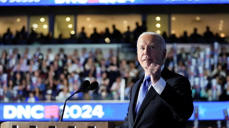 US-Präsident Joe Biden spricht während des ersten Tages der Democratic National Convention in Chicago.