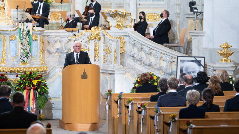 Steinmeier würdigte Biedenkopf als intelligenten Vordenker und souveränen Regierungschef im Freistaat.