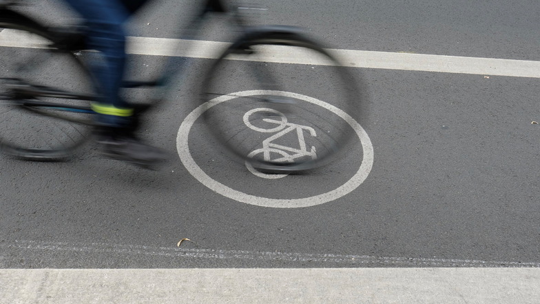 Eine Fahrradfahrerin ist im Leipziger Westen bei einem Verkehrsunfall schwer verletzt worden.