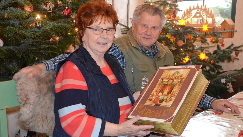 Monika und Manfred Schneider schmückten 25 Jahre die Weihnachtsschmiede. Damit ist nun Schluss.