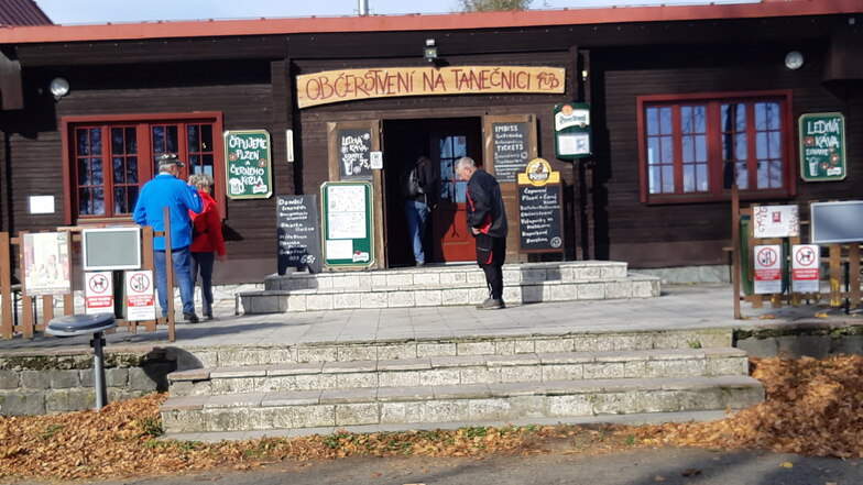 Am 31. Oktober hatte die Gaststätte auf dem Tanzplan (Tanečnice) bei Sebnitz letztmalig im Herbst geöffnet.