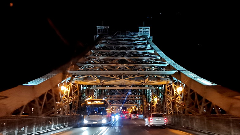 Die Loschwitzer Brücke ist eines der Dresdner Wahrzeichen. Wird nicht schnell gehandelt, droht eine Schließung der wichtigen Verkehrsachse.