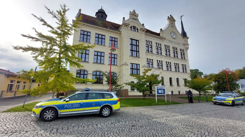 Die Drohungen gegen Schulen in Sachsen, wie hier in Brandis,  haben nach Angaben des Innenministeriums einen Bezug zum Nahost-Konflikt gehabt.