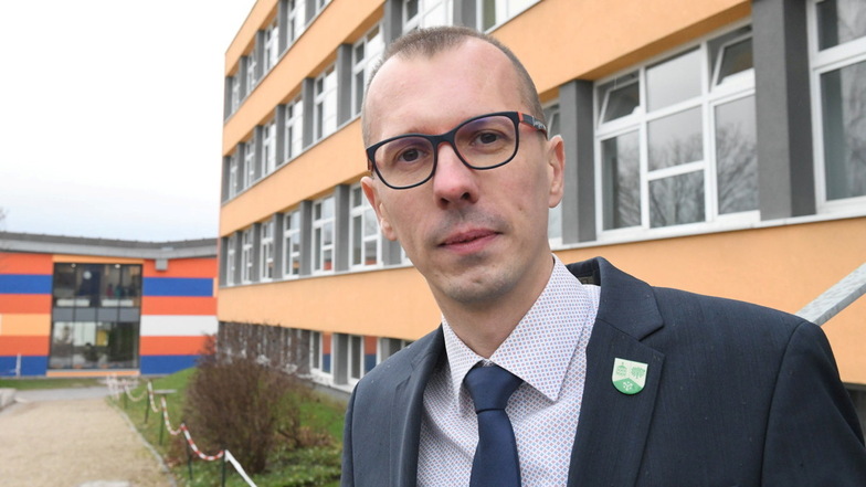 Bürgermeister Heiko Wersig und seine Verwaltung haben einen beschlossenen Etat in der Tasche. Damit kann die Sanierung des Bannewitzer Schulkomplexes vorangetrieben werden.