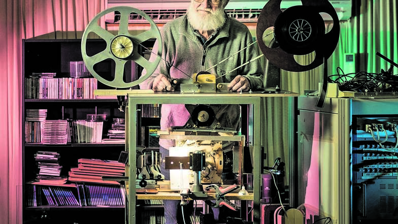 Jörg Herrmann hat die Entwicklung der Filmtechnik hautnah miterlebt. Seine alten Filme digitalisiert er in seinem Schneideraum selbst.