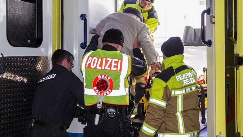 Für die Evakuierung auf der Löscherstraße wurden auch Krankenwagen eingesetzt
