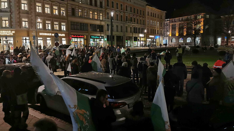 Sachsenweit formieren sich Proteste gegen die Corona-Maßnahmen. Zu den Aufrufenden zählt auch die Kleinpartei Freie Sachsen.