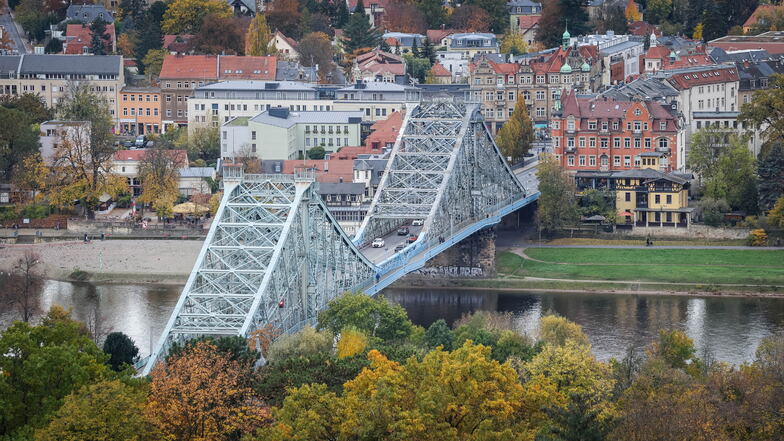 Das Blaue Wunder - ein Wahrzeichen Dresdens - überspannt die Elbe seit mehr als 130 Jahren.