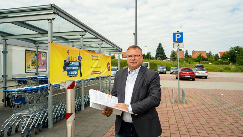 Im Sommer hatte sich Neukirchs Bürgermeister Jens Zeiler intensiv mit den Lidl-Plänen beschäftigt. Jetzt hat er mitgeteilt, wann die Bauarbeiten nahe der "Oberland"-Kreuzung starten und enden sollen.