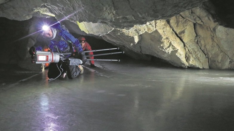 In Österreich gibt es die weltweit größte Eishöhle. Doch wie lange noch? TU-Wissenschaftler suchen Antworten.