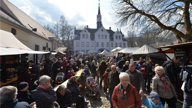 Rund 8 000 Besucher sind am Wochenende auf das Gelände rings um Schloss Burgk in Freital gekommen, um die mittelalterlichen Angebote zu erleben.