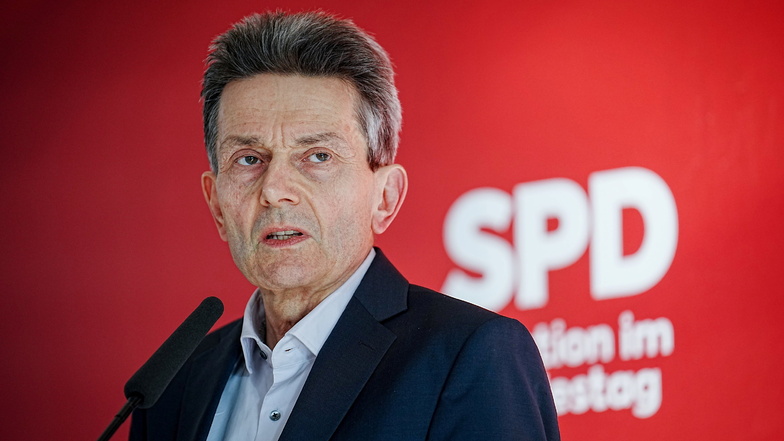SPD-Fraktionschef Rolf Mützenich: "Eine Politik in Zeiten eines Krieges in Europa macht man nicht im Stil von Empörungsritualen oder mit Schnappatmung, sondern mit Klarheit und Vernunft."