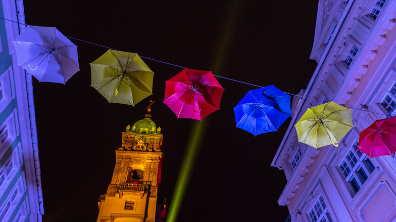 Bunte Schirme schaukelten bei der Romantica im vergangenen Jahr über der Reichenstraße.