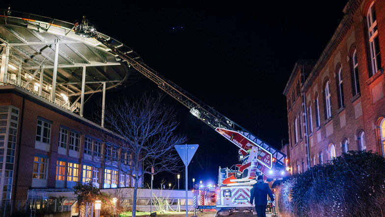 Brand auf Hubschrauberlandeplatz: Klinikum Görlitz probt den Ernstfall