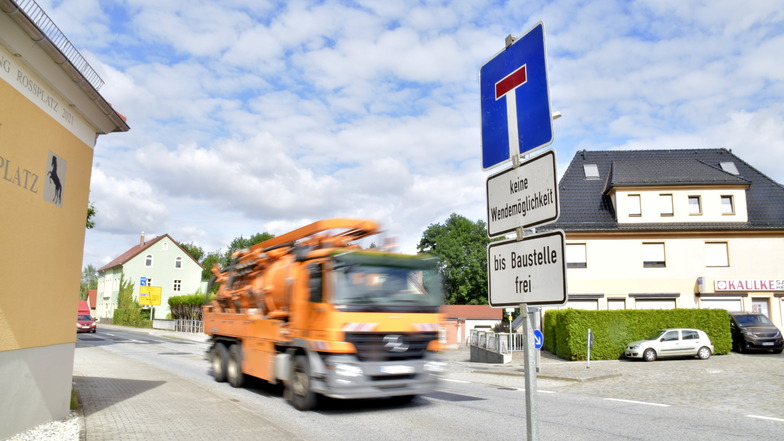 Ab Montag wird auf der Radeberger Straße kein Fahrzeug mehr fahren. Für Fußgänger soll sie aber begehbar bleiben.
