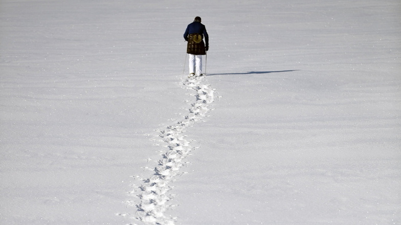 Gute Orientierung und ein paar feste Wegpunkte sind beim Schneeschuhwandern essenziell.