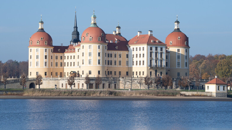 Das Schloss Moritzburg war einer der Drehorte der Koproduktion von Filmstudios der damaligen CSSR und DDR. 