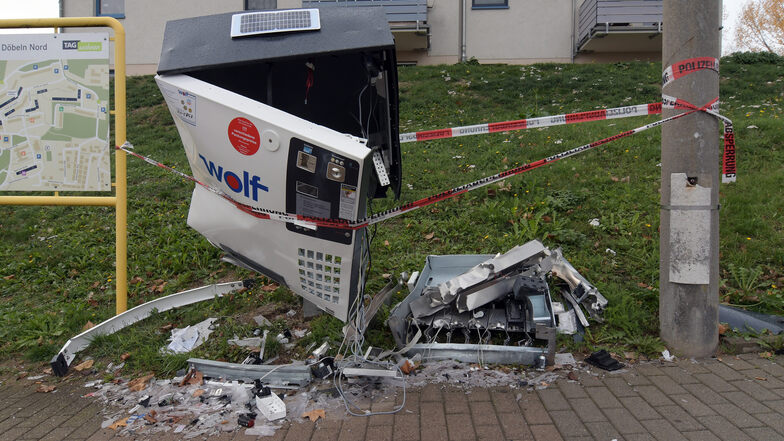 Symbolbild: Ein gesprengter Zigarettenautomat in Döbeln "An der Muldenterasse".