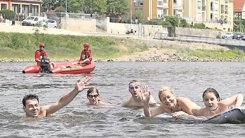 Ob mit Luftmatratze oder Kostüm, beim Elbeschwimmen am 13. Juli werden sich von Rathen und aus Wehlen etliche Wagemutige in die Fluten stürzen.