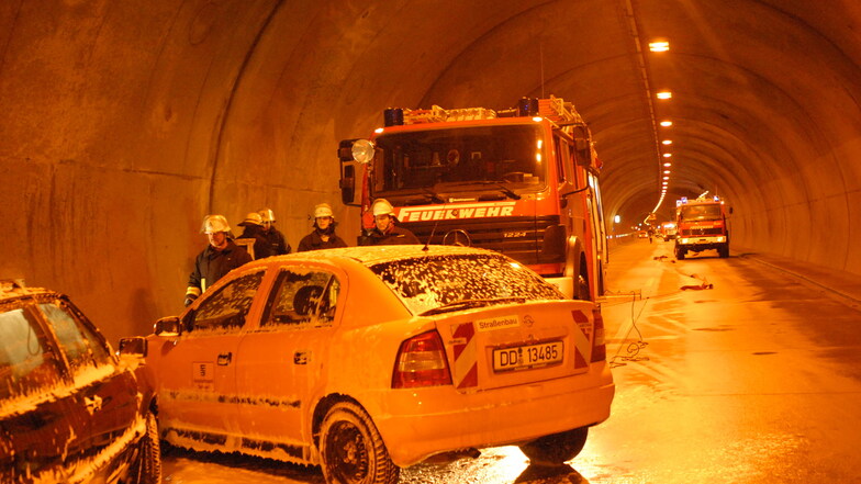 Kommt es im Autobahntunnel zum Brand, müssen die Wehren aus Kodersdorf und Waldhufen ausrücken. Nur während der Tunnelsanierung gibt es eine professionelle, separate Wehr.
