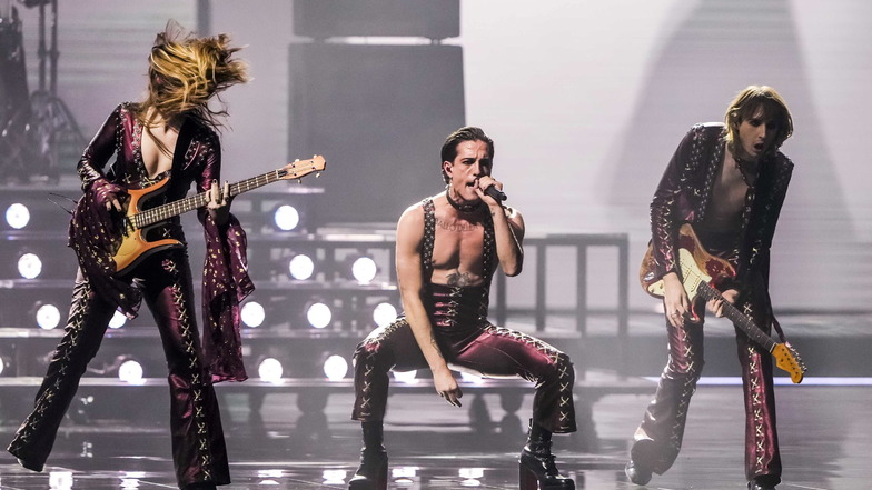 Italien hat mit dem rockigen Protestsong «Zitti e buoni» der Band Måneskin den Eurovision Song Contest in Rotterdam gewonnen.