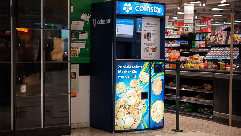 Münzwechselautomat im Neiße-Park nahe der Kassen von Marktkauf in Görlitz.