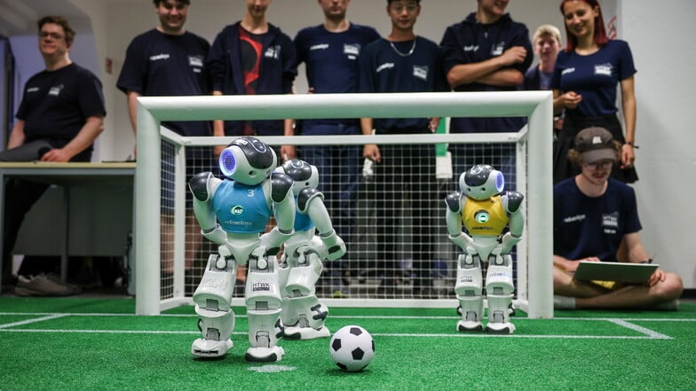 Nachdem das Leipziger Team 2018 schon mal Weltmeister im Roboterfußball wurde, wollen sie sich in diesem Jahr den Titel erneut sichern.