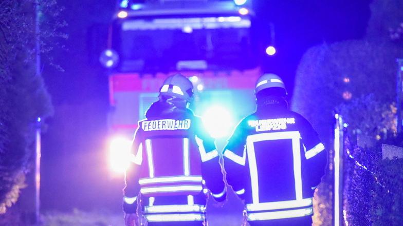 Bei einem Brand in Markkleeberg wurde ein Funkmast der Deutschen Bahn zerstört. Nun ermittelt das Landeskriminalamt Sachsen gegen unbekannte Brandstifter.
