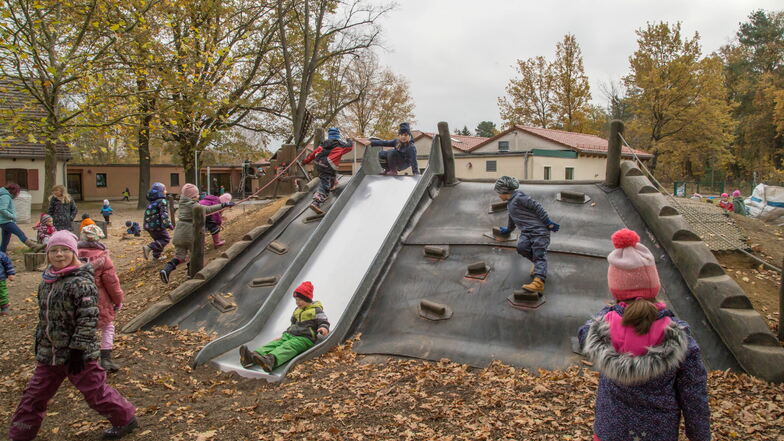 Die Kinder der Rothenburger Kita Sonnenhügel müssen sich noch etwas länger auf ihren neuen Spielplatz gedulden.