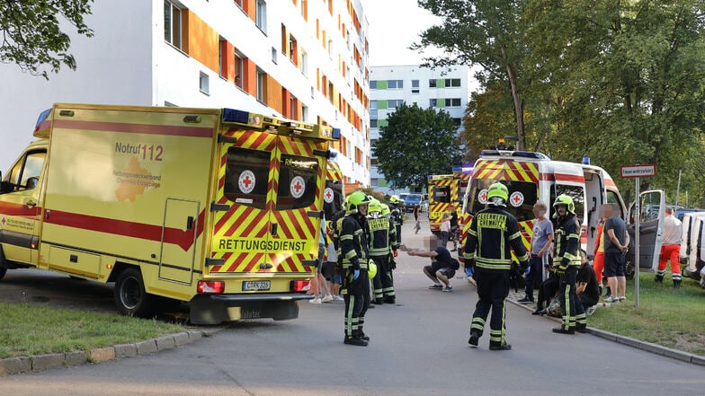 Feuerwehr und Rettungsdienst sind am Sonntag in Chemnitz im Großeinsatz.