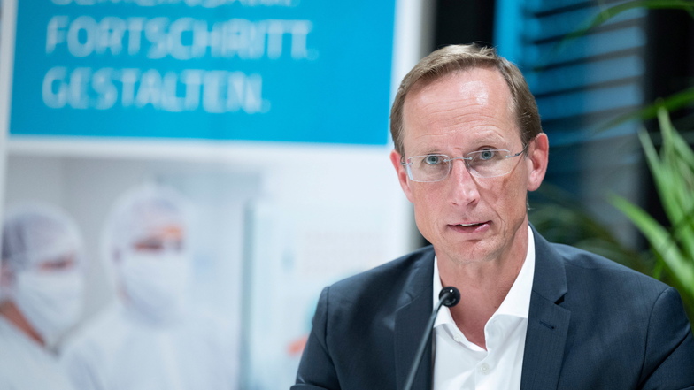 Franz-Werner Haas, Vorstandsvorsitzender von Curevac, geht davon aus, dass die Europäische Arzneimittel-Agentur EMA seinen Impfstoff trotz geringer Wirksamkeit zulassen wird.