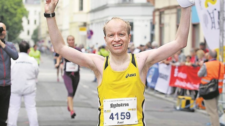 Das ist der Sieger im wichtigsten Lauf – dem Marathon: Axel Beutelmann, der für Bombardier Görlitz startete, war nach 2:55 Stunden im Ziel und wenige Minuten später schon wieder ganz gut erholt.