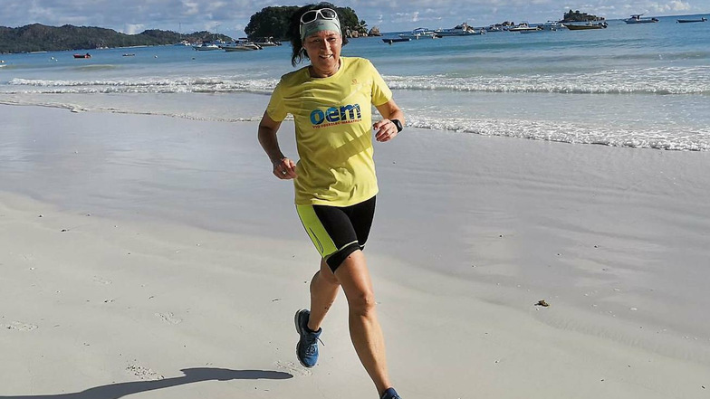 Für Kerstin Wonde aus Krauschwitz war die Teilnahme am diesjährigen Seychellen-Marathon der bisher schönste Marathon. Wegen der tollen Umgebung, wie sie sagt. Kurz nach ihrer Rückankunft ereilte Corona die Welt, legte auch die Sportwelt lahm.