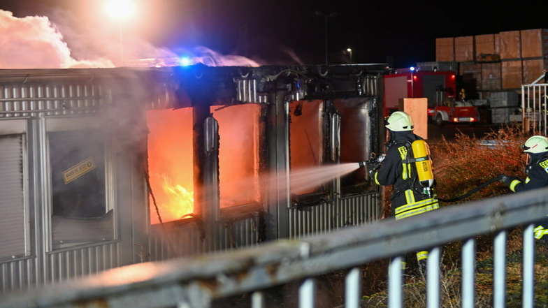 Beim Baustoffhandel in Niedercunnersdorf hat es in der Nacht zum Montag gebrannt.