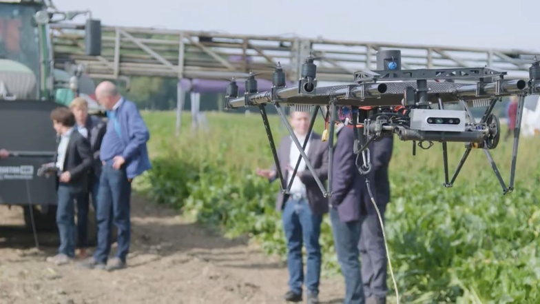 So sieht eine der Drohnen des Landnetz-Projektes aus. Sie fliegt über die jeweils ausgewählten Felder und erfasst den Pflanzenbestand
per Multispektralkamera.